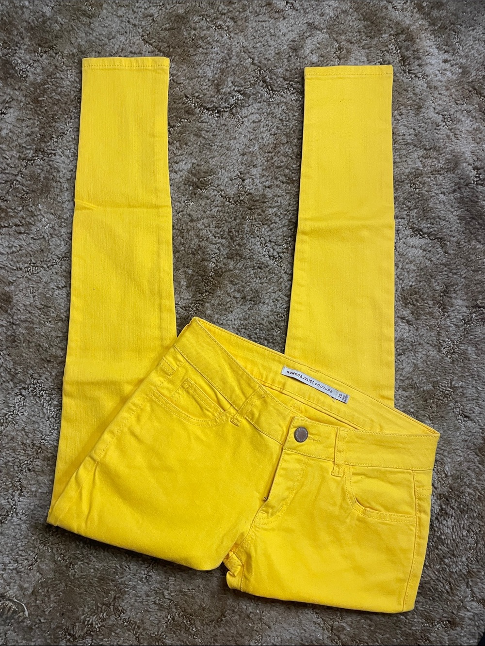 Romeo & Juliet Couture Woman’s Yellow Skinny Jeans Size 25